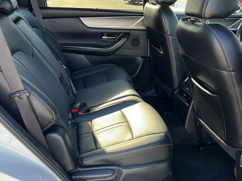 Certified 2025 MAZDA CX-70 Plug-In Hybrid w/ Premium Pkg AWD/4WD image 11