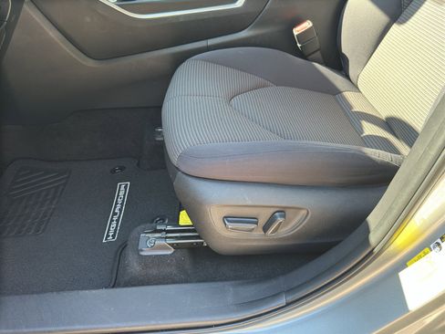 Used 2023 Toyota Highlander LE image 11