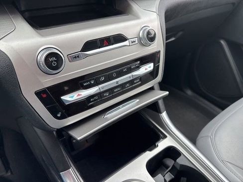 Used 2021 Ford Explorer XLT w/ XLT Sport Appearance Package image 26