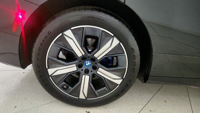 Used 2024 BMW iX xDrive50 w/ Premium Package AWD/4WD image 77