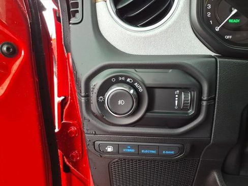 Used 2025 Jeep Wrangler Unlimited Sahara w/ Safety Group AWD/4WD image 15