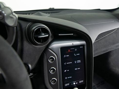 Used 2024 McLaren 750S Spider RWD image 20