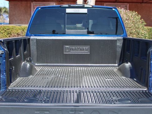 Used 2022 Nissan Titan SV image 8