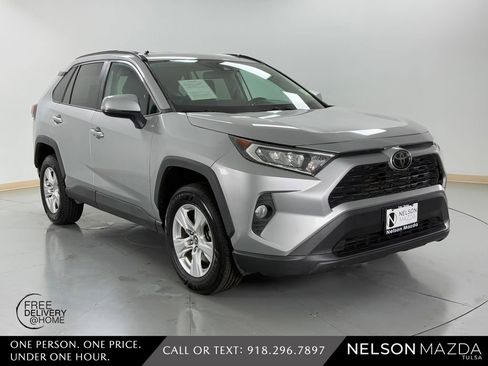 Used 2020 Toyota RAV4 XLE FWD image 4