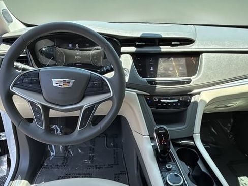 Used 2025 Cadillac XT5 Premium Luxury w/ Technology Package FWD image 10