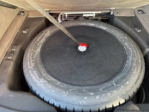 Used 2018 Land Rover Range Rover Sport SE image 49