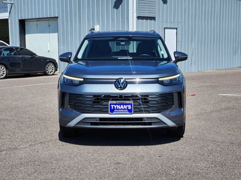 Certified 2025 Volkswagen Tiguan SE AWD/4WD image 2