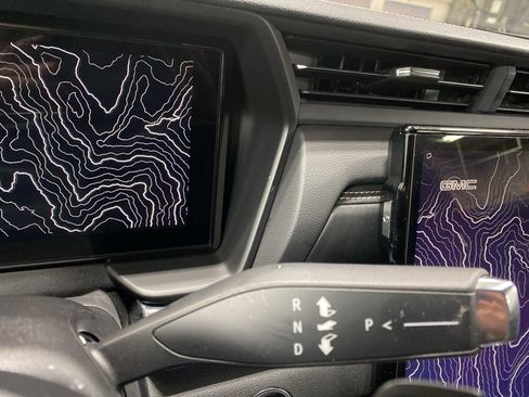 Used 2025 GMC Terrain Elevation image 30