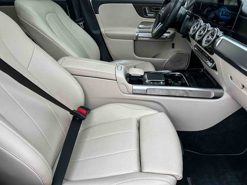 Used 2021 Mercedes-Benz GLB 250 image 23