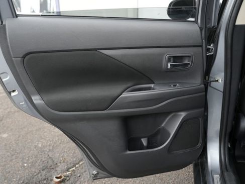 Used 2016 Mitsubishi Outlander SE AWD/4WD image 24