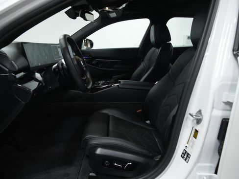 Used 2026 BMW 530i xDrive w/ Premium Package image 28