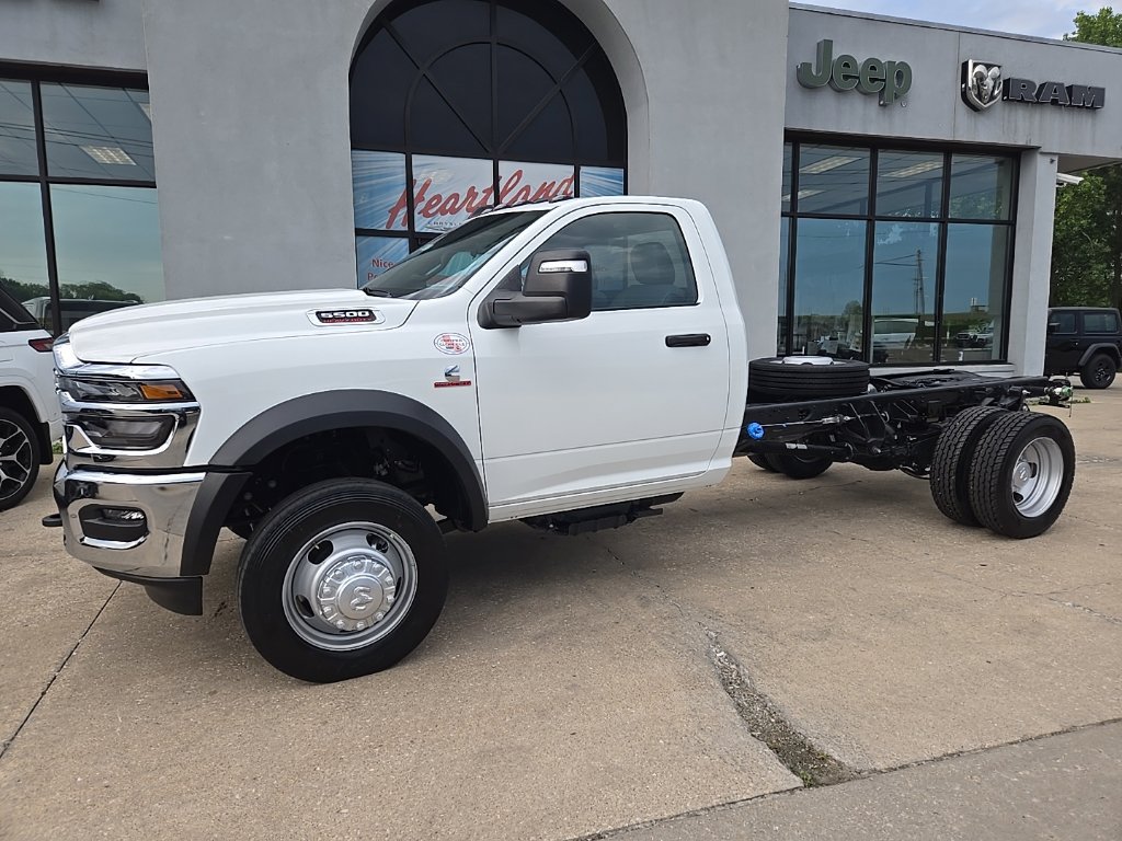 New 2026 RAM 5500 Tradesman w/ Chrome Appearance Group AWD/4WD image 4