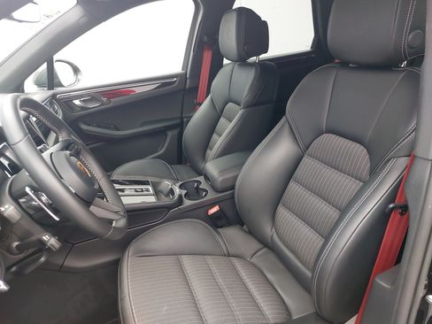 Certified 2026 Porsche Macan Turbo AWD/4WD image 17
