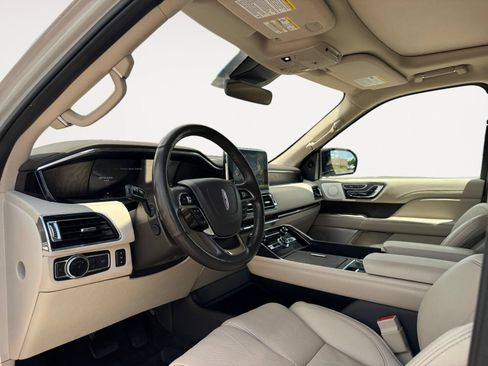 Used 2021 Lincoln Navigator Reserve w/ Luxury Package AWD/4WD image 9