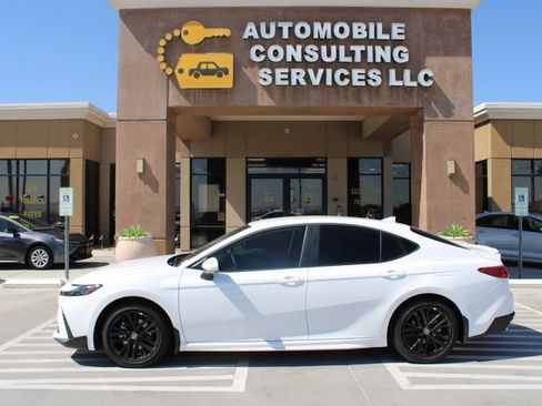 Used 2026 Toyota Camry SE FWD image 5
