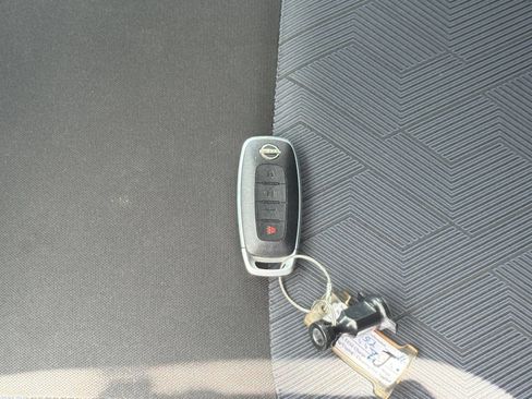 Used 2025 Nissan Versa SV FWD image 21