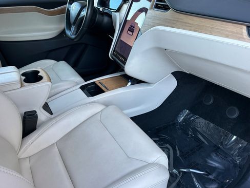 Used 2019 Tesla Model X Performance AWD/4WD image 16