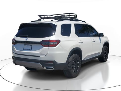 Used 2025 Honda Pilot Touring image 6