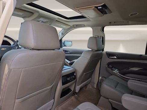 Used 2020 Chevrolet Suburban Premier AWD/4WD image 10