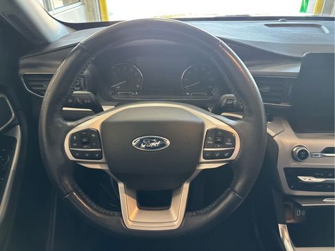 Used 2021 Ford Explorer XLT w/ Equipment Group 202A AWD/4WD image 16