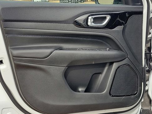 New 2026 Jeep Compass Latitude image 10