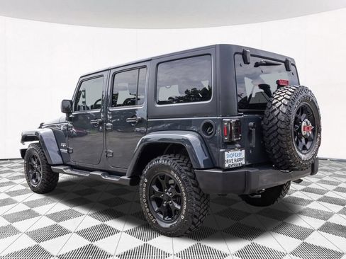 Used 2017 Jeep Wrangler Unlimited Sahara w/ Connectivity Group AWD/4WD image 8