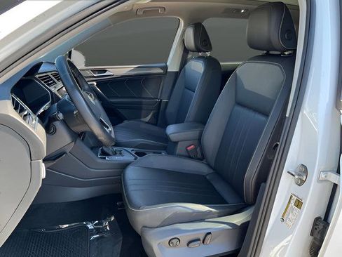 Certified 2023 Volkswagen Tiguan SE w/ Panoramic Sunroof Package FWD image 13