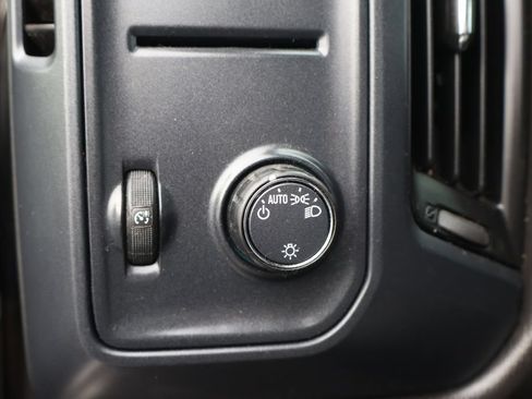 Used 2018 Chevrolet Silverado 1500 Custom w/ Custom Value Package AWD/4WD image 17