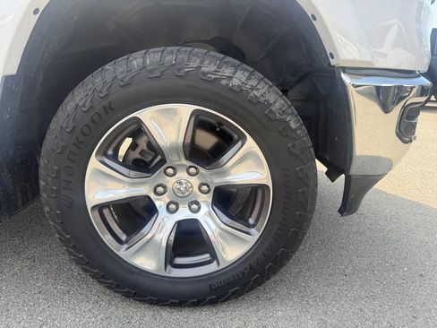 Used 2019 RAM 1500 Laramie AWD/4WD image 14