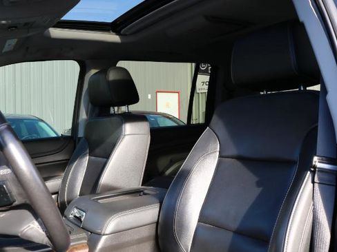 Used 2019 Chevrolet Suburban LT image 11