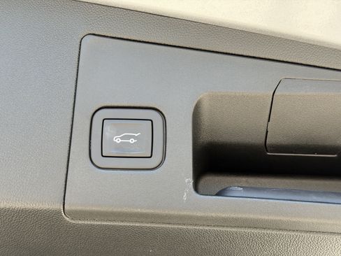 New 2025 Cadillac XT5 Luxury image 11