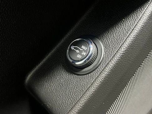 Used 2020 Chevrolet Traverse LT image 18