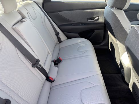 Used 2024 Hyundai Elantra Limited image 17