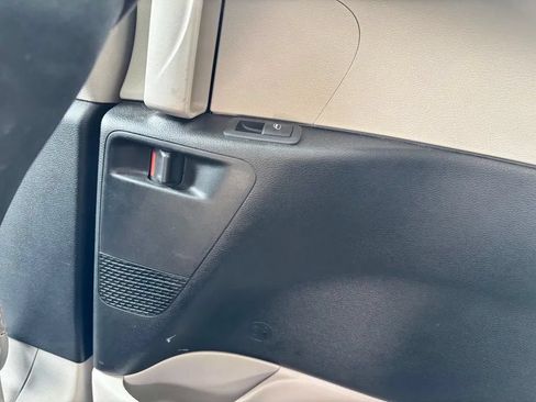 Used 2023 Chrysler Pacifica Touring-L FWD image 23