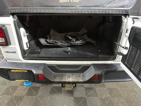 Used 2024 Jeep Wrangler Unlimited AWD/4WD image 32