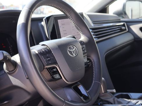 Used 2025 Toyota Camry SE image 24