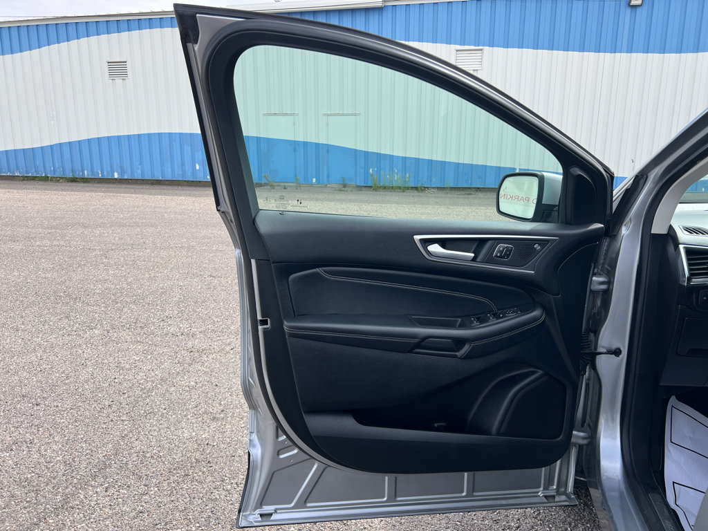 Used 2022 Ford Edge Titanium w/ Equipment Group 301A AWD/4WD image 23