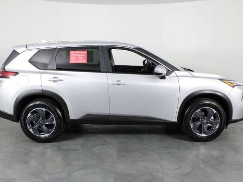 Certified 2025 Nissan Rogue SV image 15