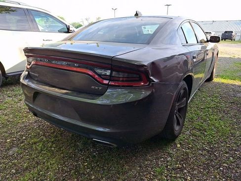 Used 2017 Dodge Charger SXT RWD image 6