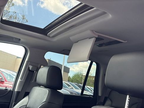 Used 2018 Chevrolet Tahoe Premier AWD/4WD image 26