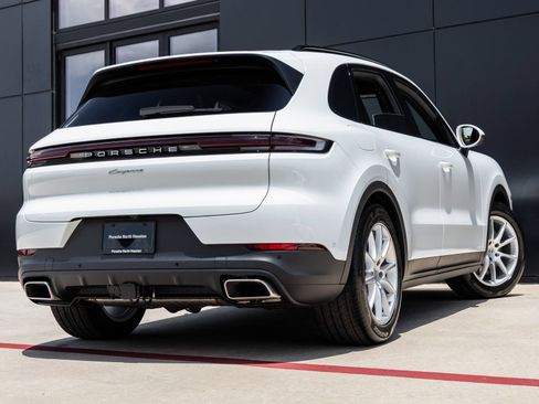 Certified 2025 Porsche Cayenne AWD/4WD image 11