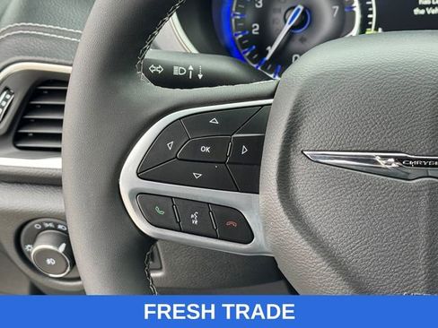 Used 2026 Chrysler Pacifica Limited image 25