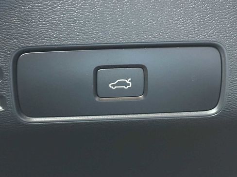 Certified 2023 Volvo C40 P8 Recharge Ultimate image 31