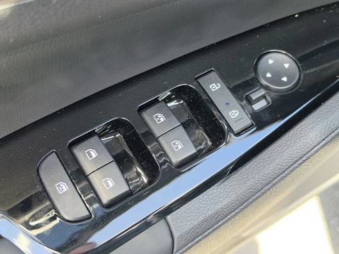 Used 2025 Kia Sportage EX FWD image 27