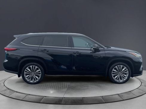 Used 2021 Toyota Highlander Platinum AWD/4WD image 6