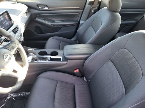Used 2025 Nissan Altima 2.5 SV FWD image 19