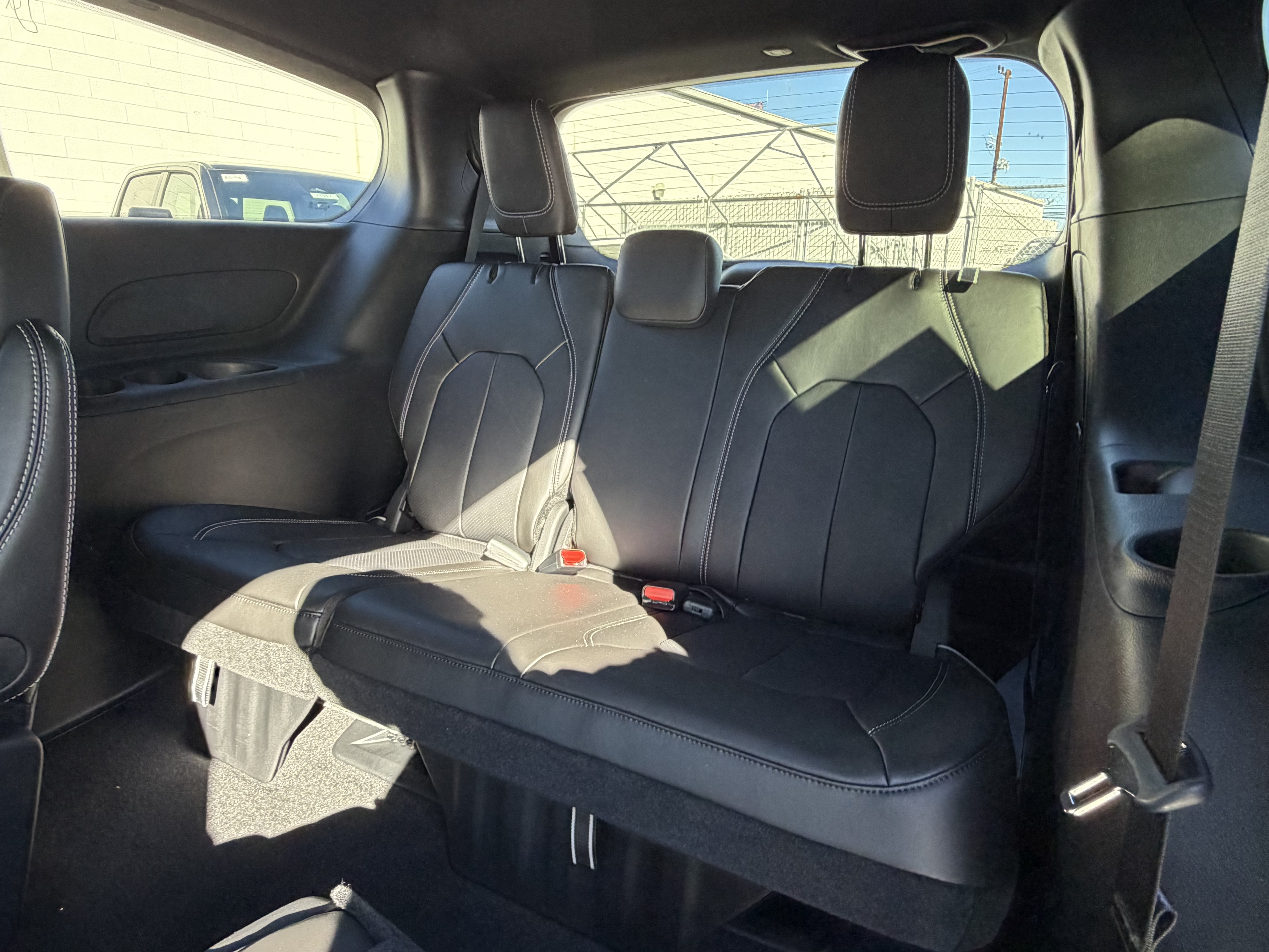 New 2027 Chrysler Pacifica Select FWD image 30
