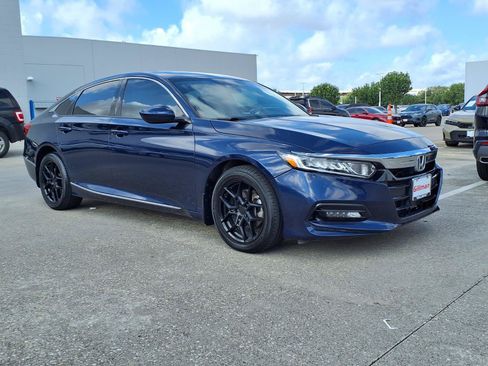 Used 2018 Honda Accord EX image 2