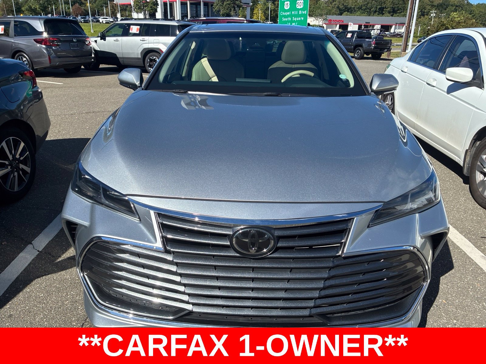 Used 2019 Toyota Avalon Limited FWD image 1