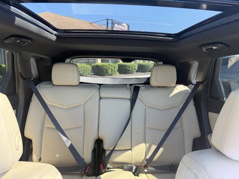 Used 2018 Cadillac XT5 Luxury w/ Driver Awareness Package AWD/4WD image 19